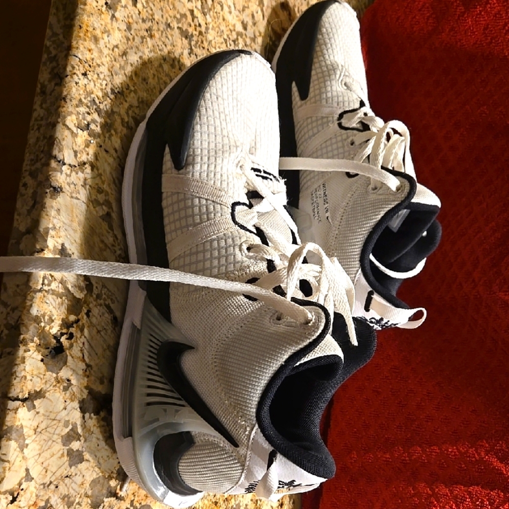 Nike Witness VII Basketball White and black shoes.